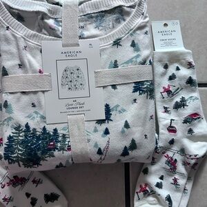 New AE 3ps luxe plush matching holiday Pajamas w/ crew/ or Disney size XL